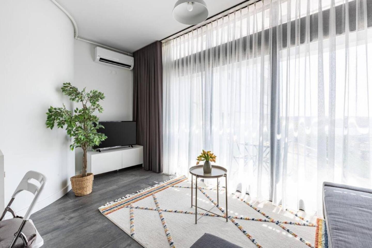 Airy W Stunning Views Private Patio #362 İstanbul