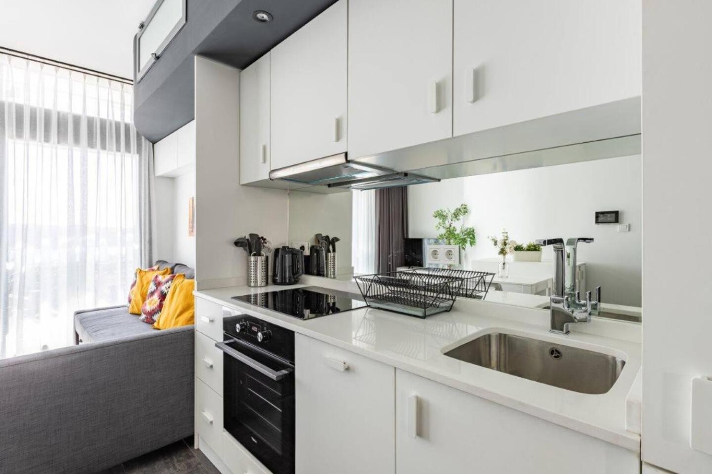 Daire Airy W Stunning Views Private Patio #362